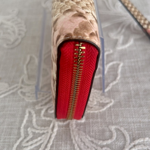 Michael Kors NWT Embossed Leather Large Travel Continental Wallet/Wristlet - Picture 10 of 16